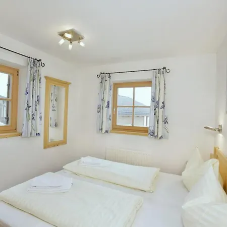 Schoeneben Heidi's Alm Huette Wald im Pinzgau