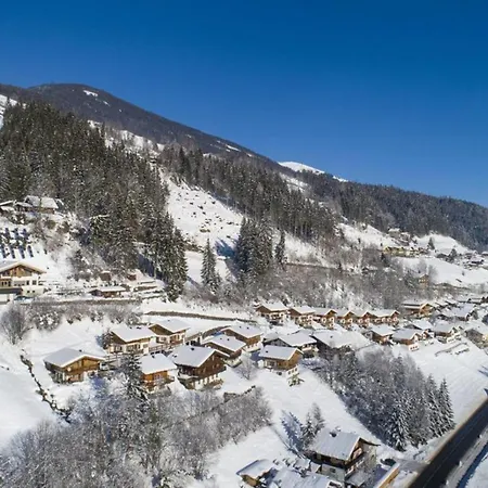 Schoeneben Heidi's Alm Huette Wald im Pinzgau
