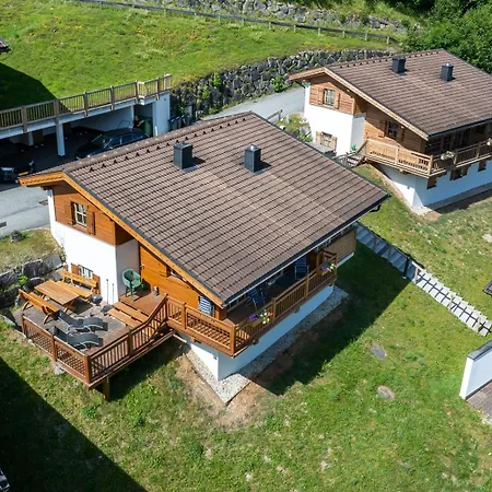 Dom wakacyjny Schoeneben Heidi's Alm Huette Wald im Pinzgau