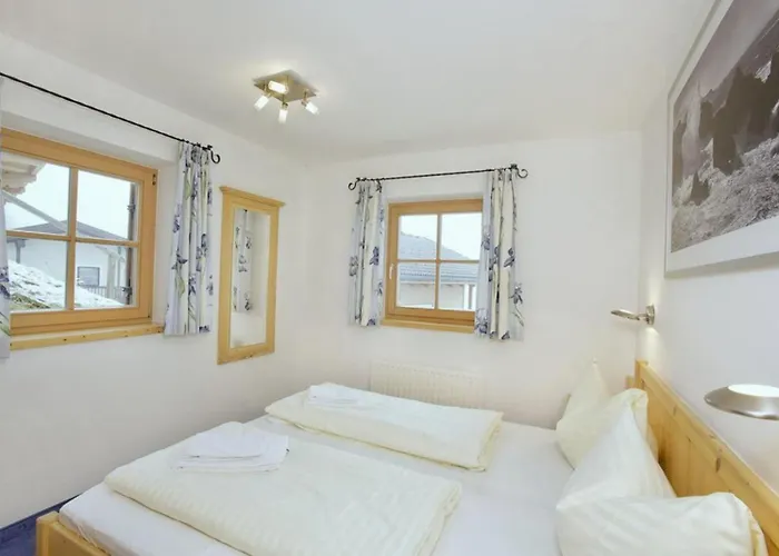 Schoeneben Heidi's Alm Huette Wald im Pinzgau